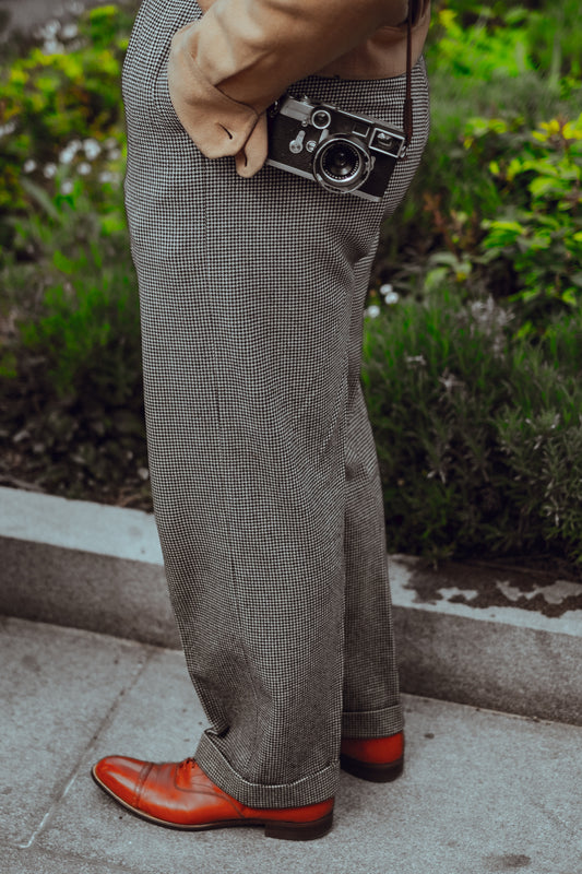 Gray hound tooth wide trousers